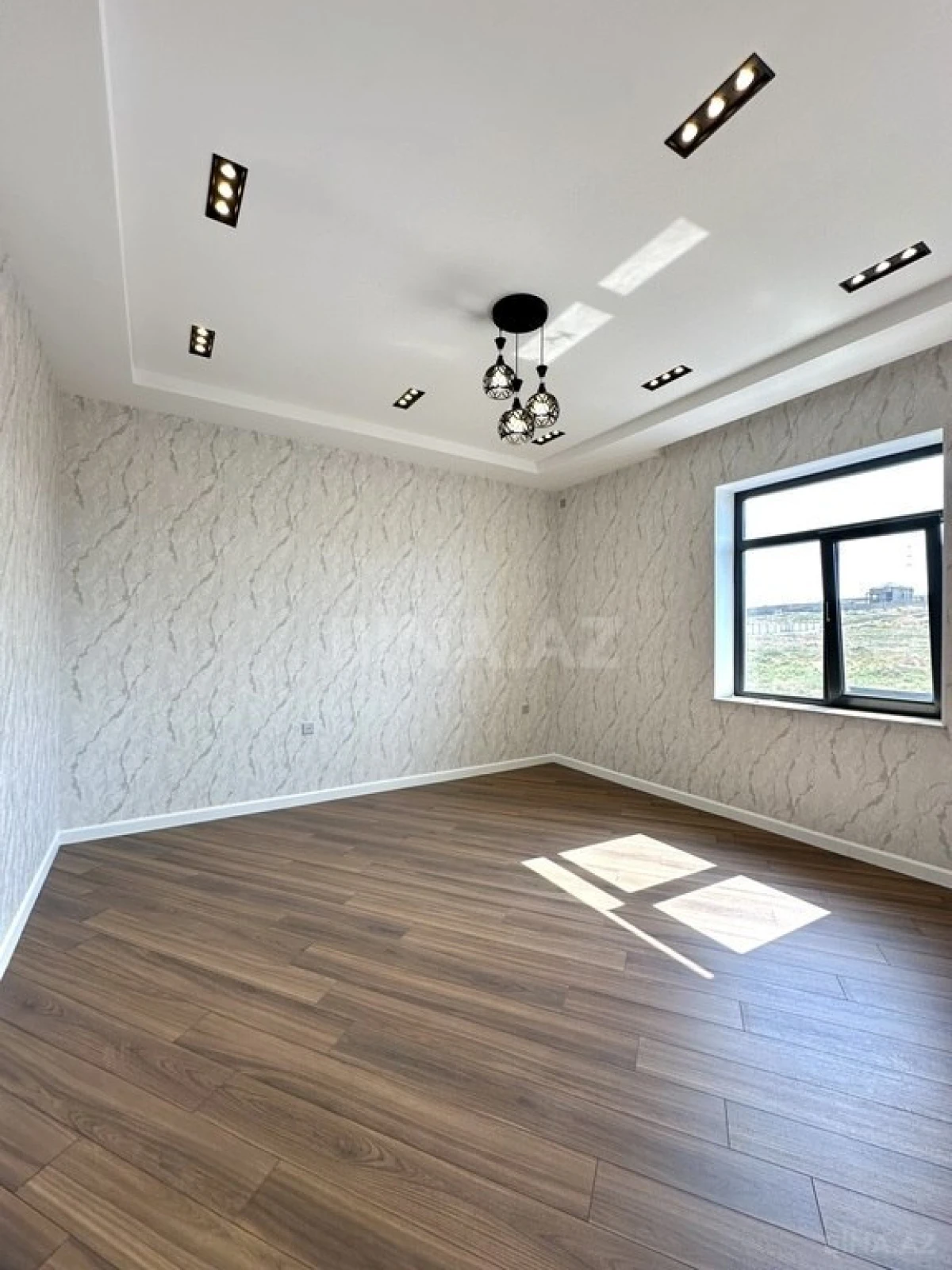 Satılır 5 otaqlı həyət evi 260 m²