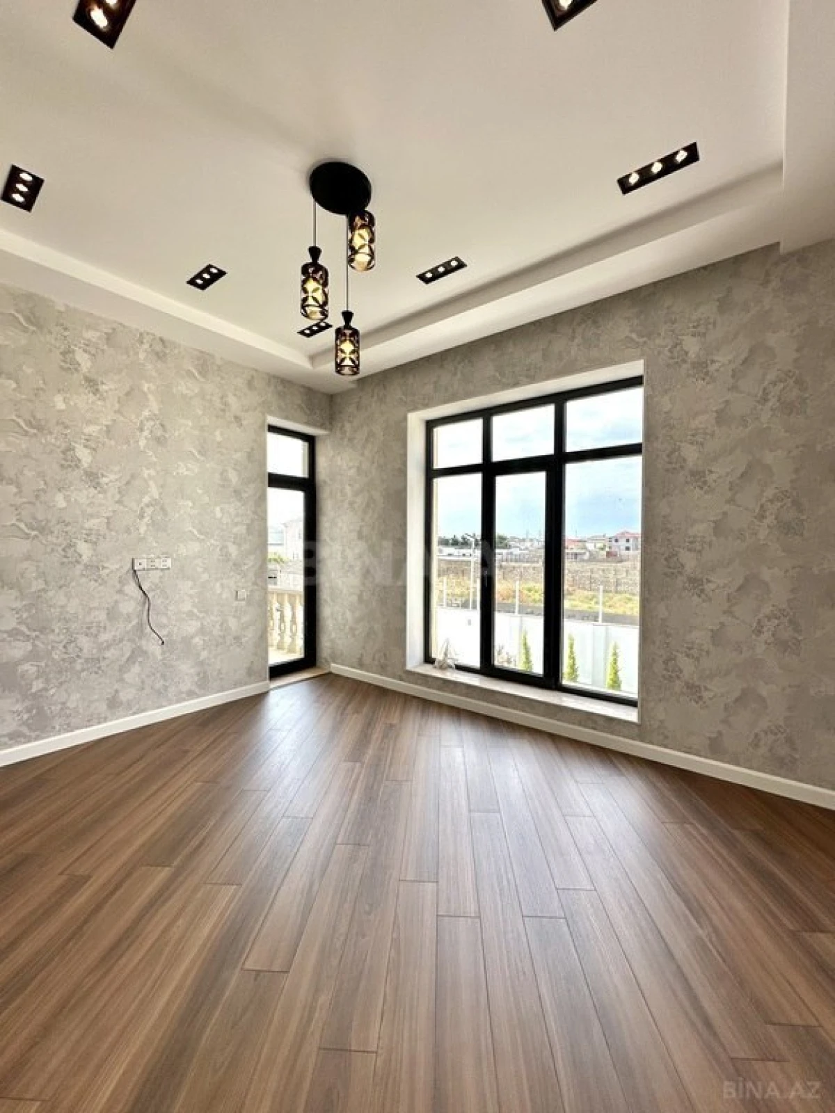 Satılır 5 otaqlı həyət evi 260 m²
