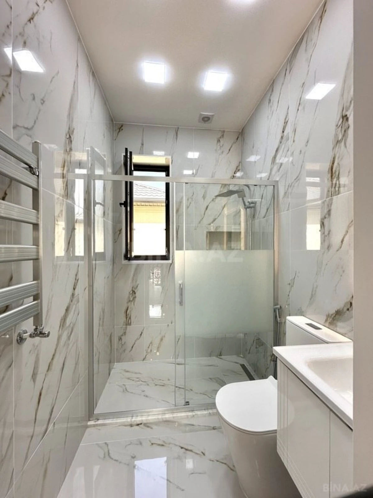 Satılır 5 otaqlı həyət evi 260 m²