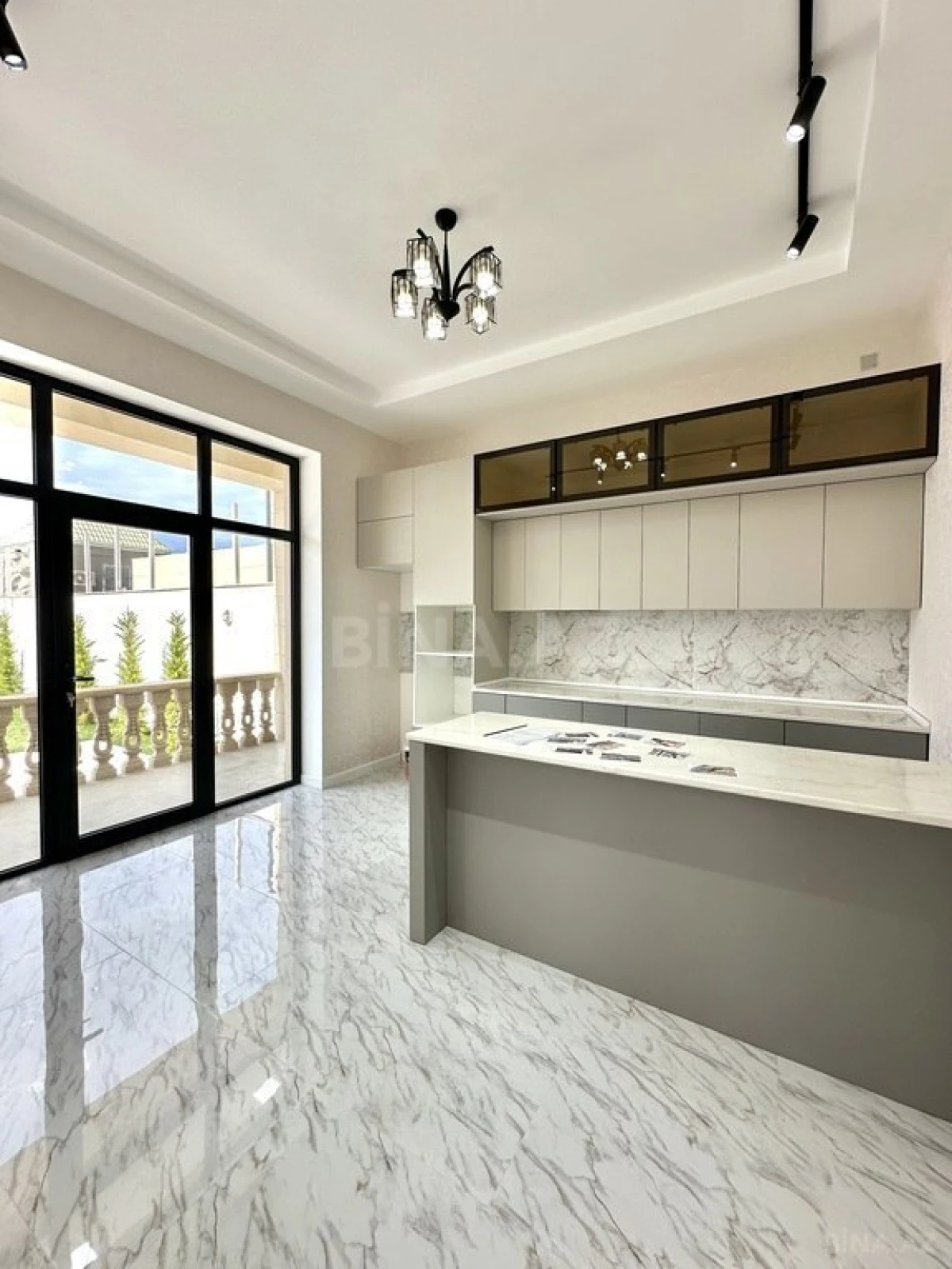 Satılır 5 otaqlı həyət evi 260 m²