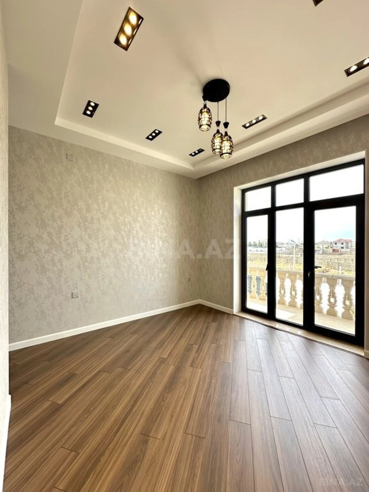 Satılır 5 otaqlı həyət evi 260 m²