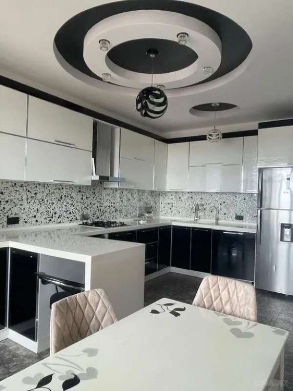 Satılır 4 otaqlı mənzil 158 m²