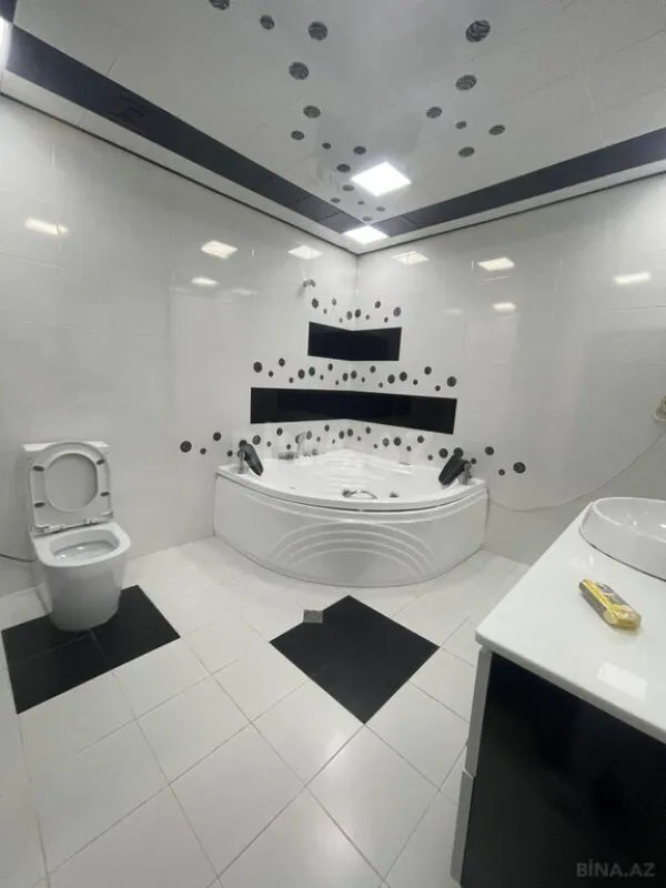 Satılır 4 otaqlı mənzil 158 m²