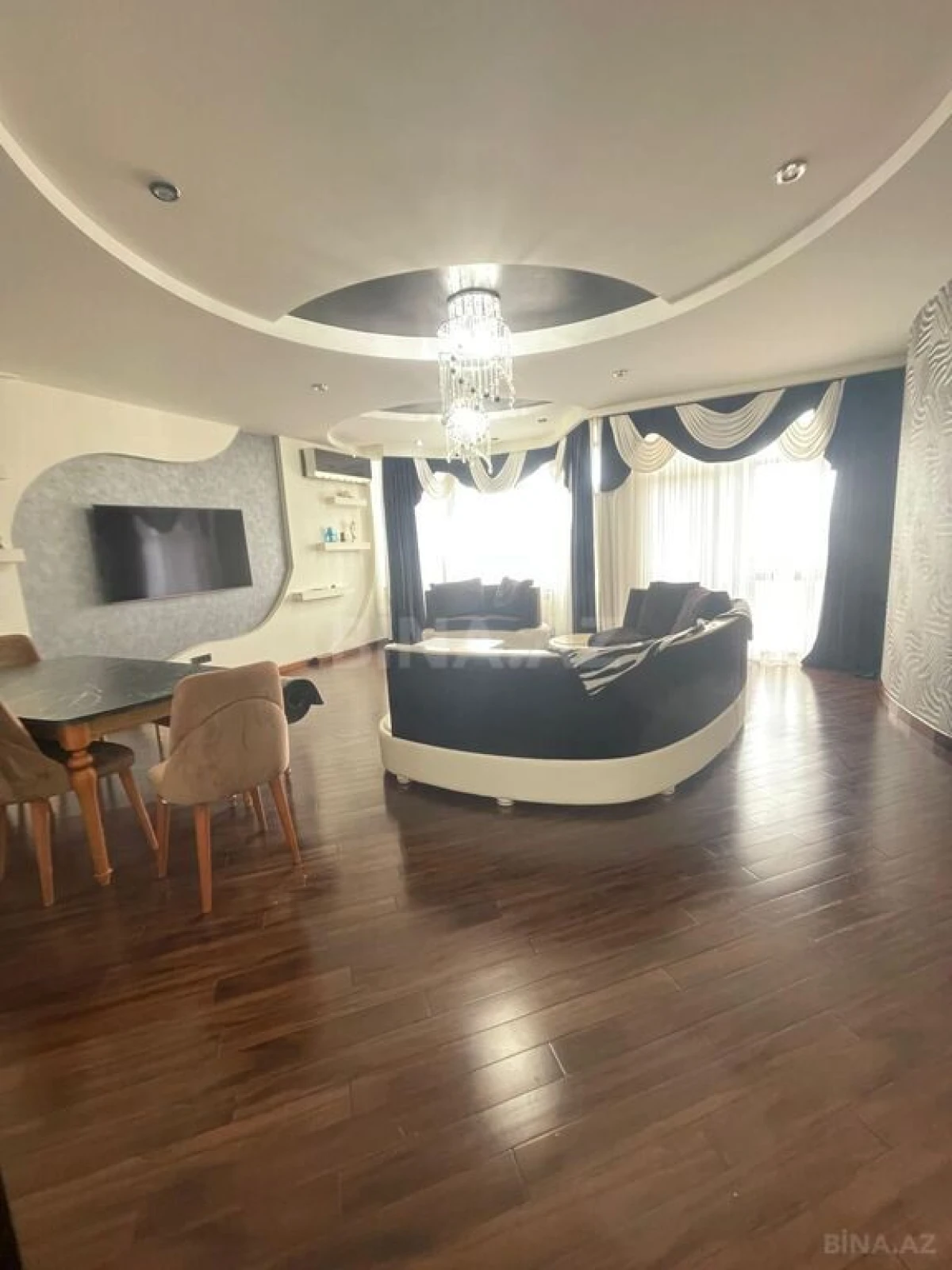Satılır 4 otaqlı mənzil 158 m²