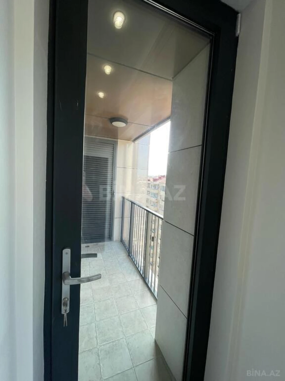 Kirayə verilir 2 otaqlı mənzil 105 m²