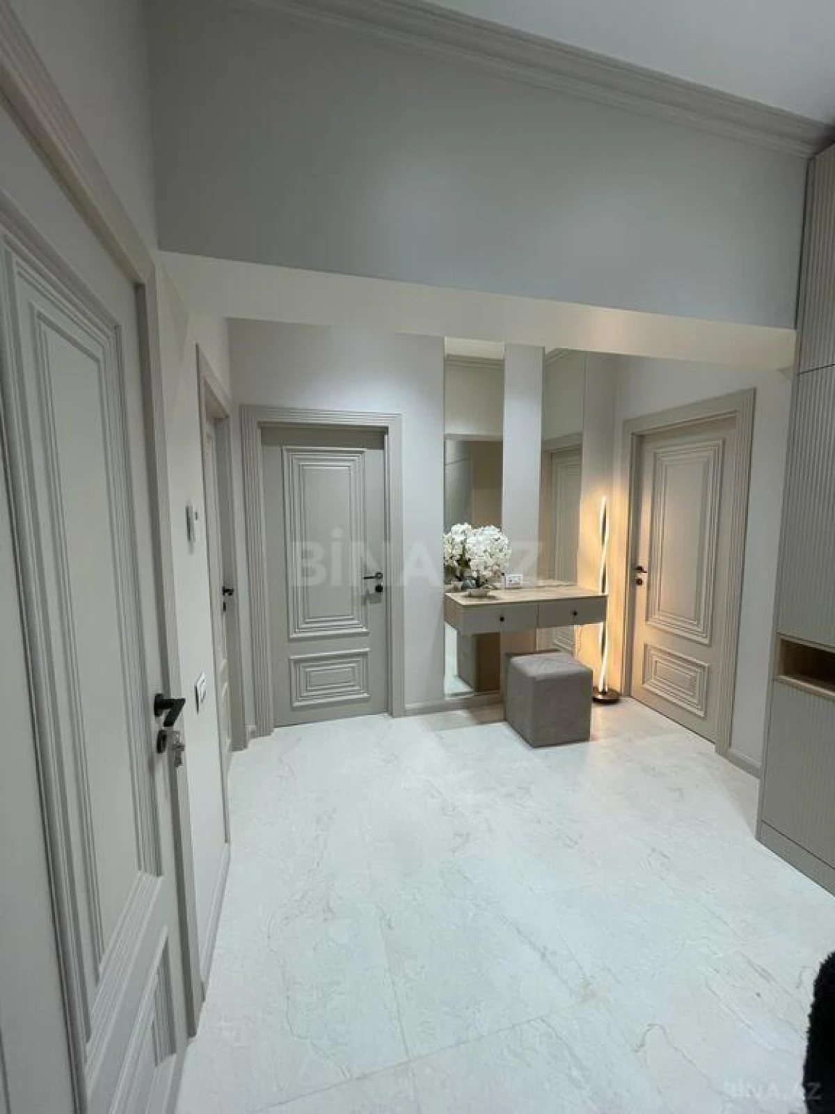 Kirayə verilir 2 otaqlı mənzil 105 m²