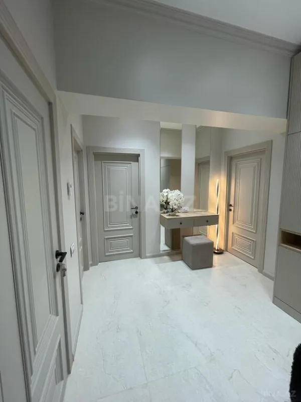 Kirayə verilir 2 otaqlı mənzil 105 m²