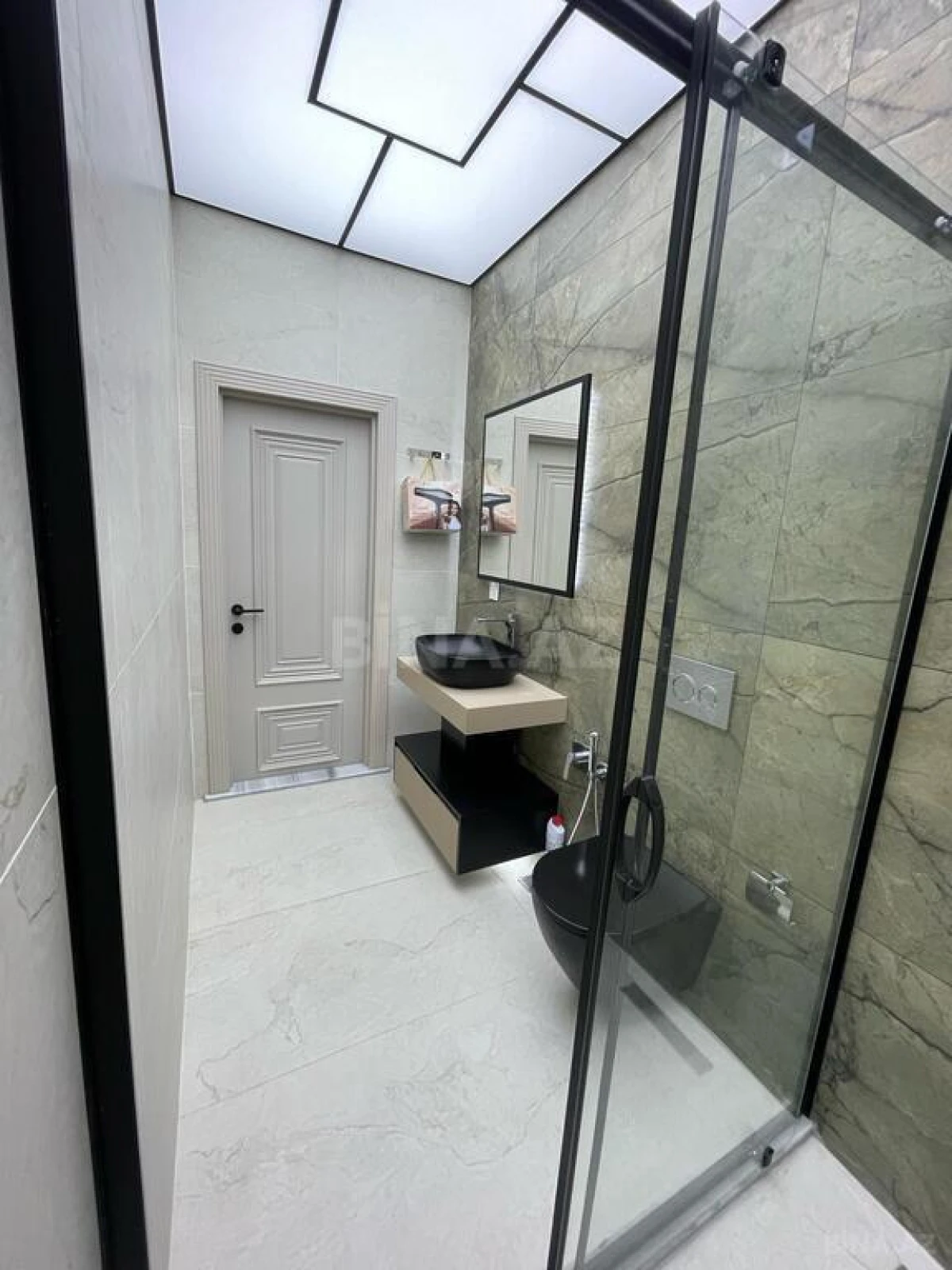 Kirayə verilir 2 otaqlı mənzil 105 m²