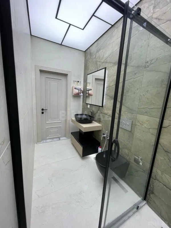 Kirayə verilir 2 otaqlı mənzil 105 m²