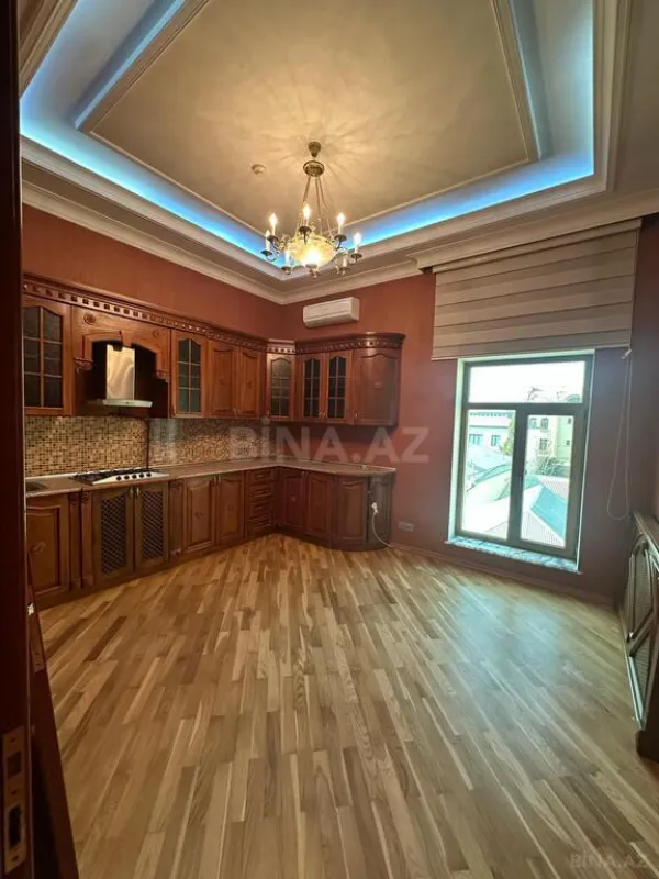 Satılır 18 otaqlı həyət evi 1200 m²