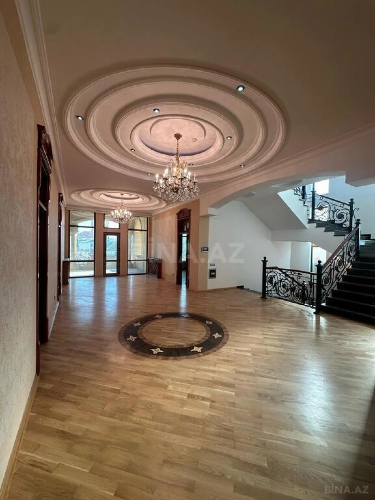 Satılır 18 otaqlı həyət evi 1200 m²