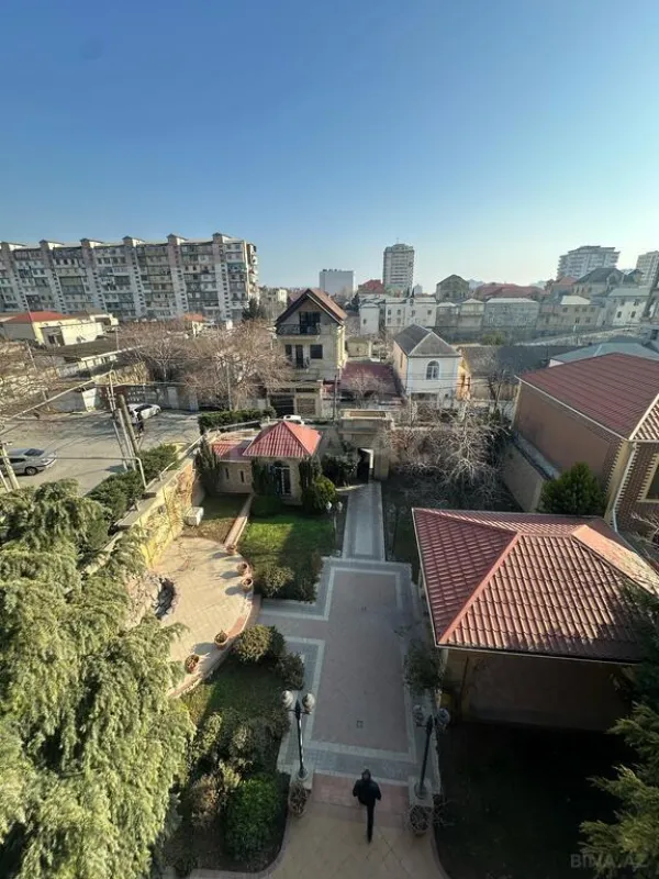 Satılır 18 otaqlı həyət evi 1200 m²