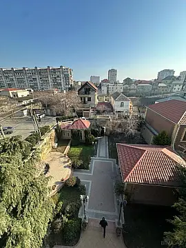 Satılır 18 otaqlı həyət evi 1200 m²