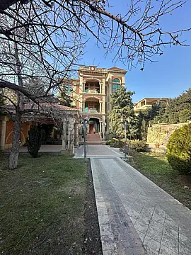 Satılır 18 otaqlı həyət evi 1200 m² — Bakı 18 otaq 1200.00 m²