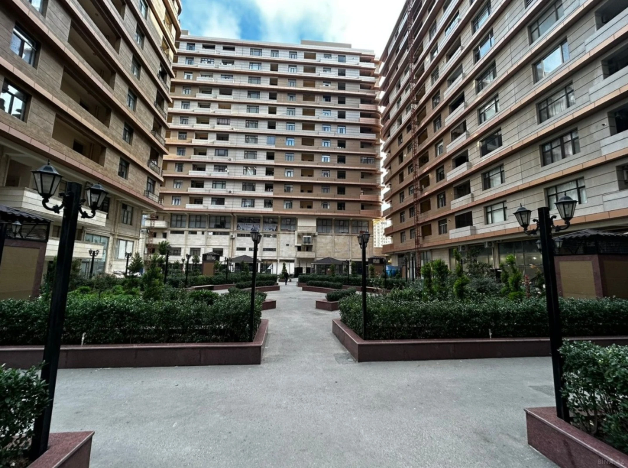 Satılır 3 otaqlı mənzil 150 m²