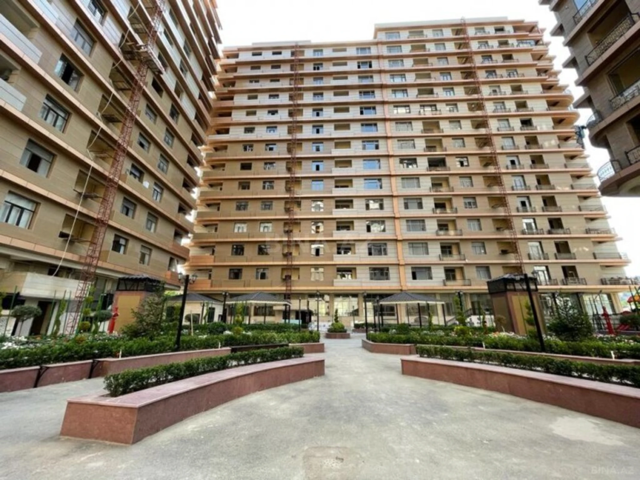 Satılır 3 otaqlı mənzil 150 m²