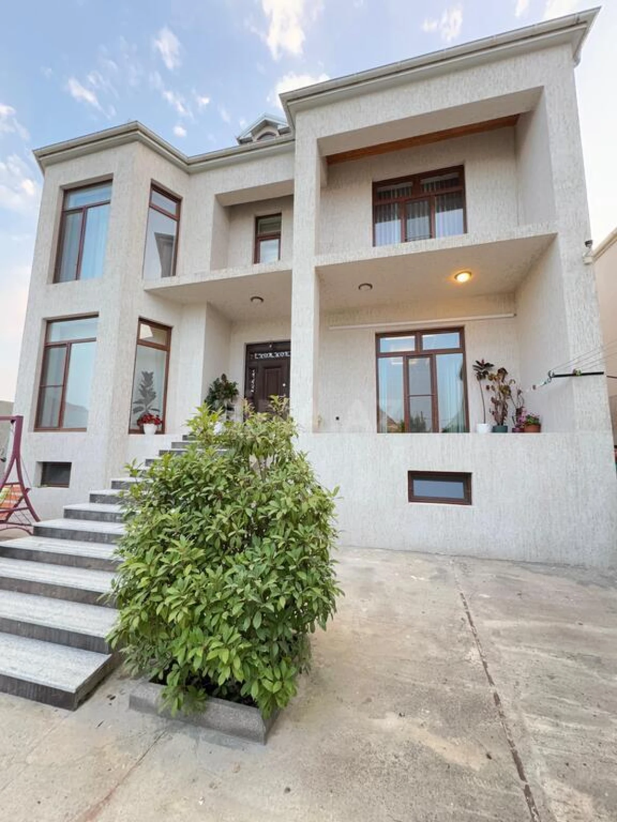 Satılır 5 otaqlı həyət evi 310 m²