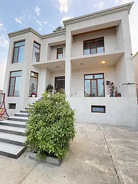 Satılır 5 otaqlı həyət evi 310 m²