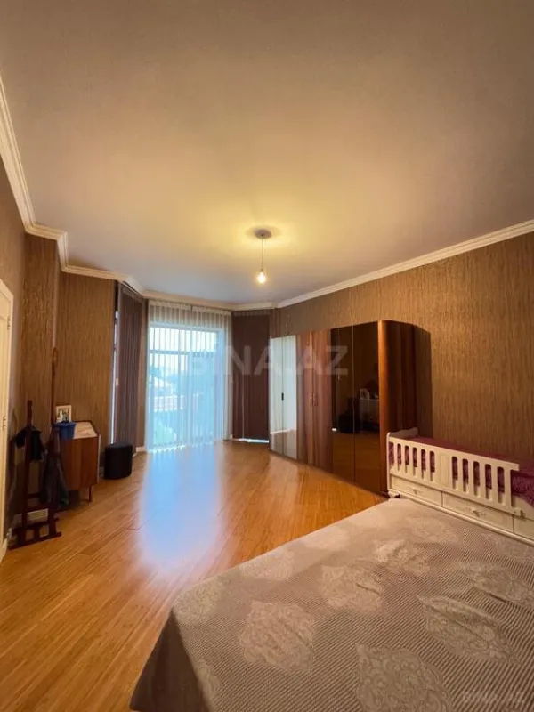 Satılır 5 otaqlı həyət evi 310 m²