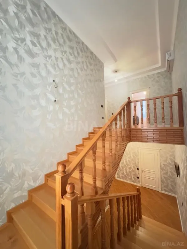 Satılır 5 otaqlı həyət evi 310 m²