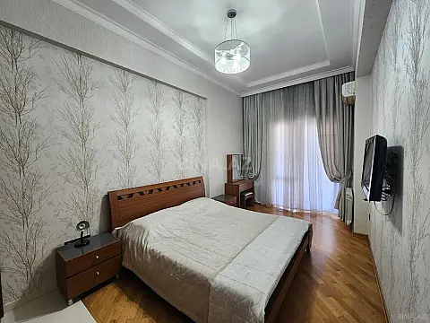 Kirayə verilir 2 otaqlı mənzil 85 m²
