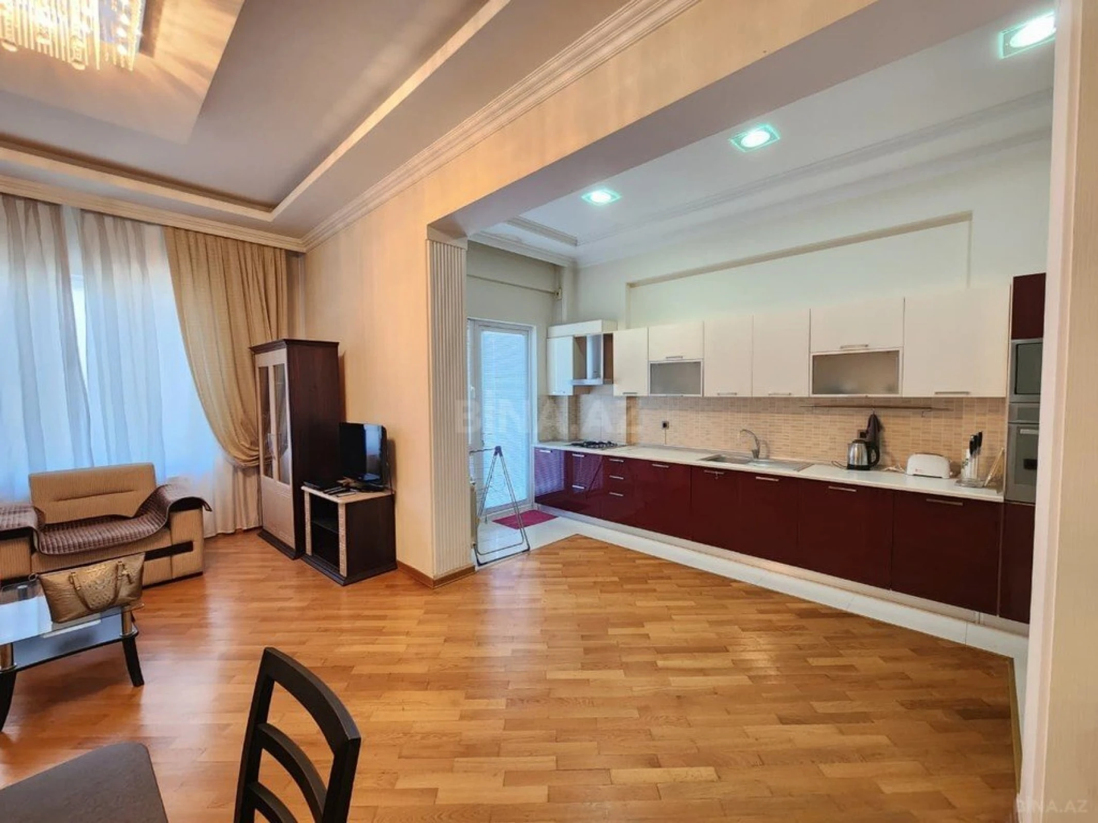 Kirayə verilir 2 otaqlı mənzil 85 m²