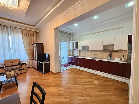Kirayə verilir 2 otaqlı mənzil 85 m²