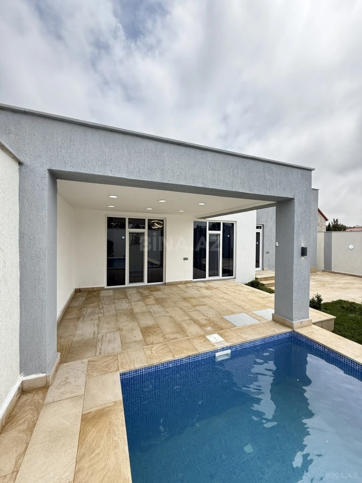 Satılır 4 otaqlı həyət evi 160 m²