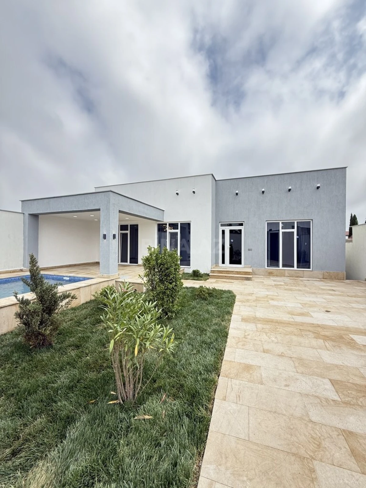 Satılır 4 otaqlı həyət evi 160 m²