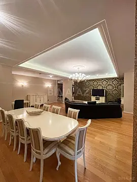 Satılır 4 otaqlı mənzil 231 m²