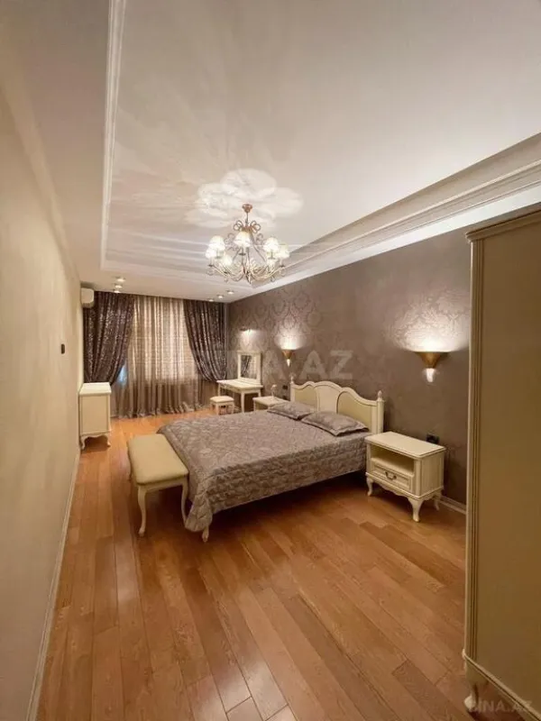 Satılır 4 otaqlı mənzil 231 m²