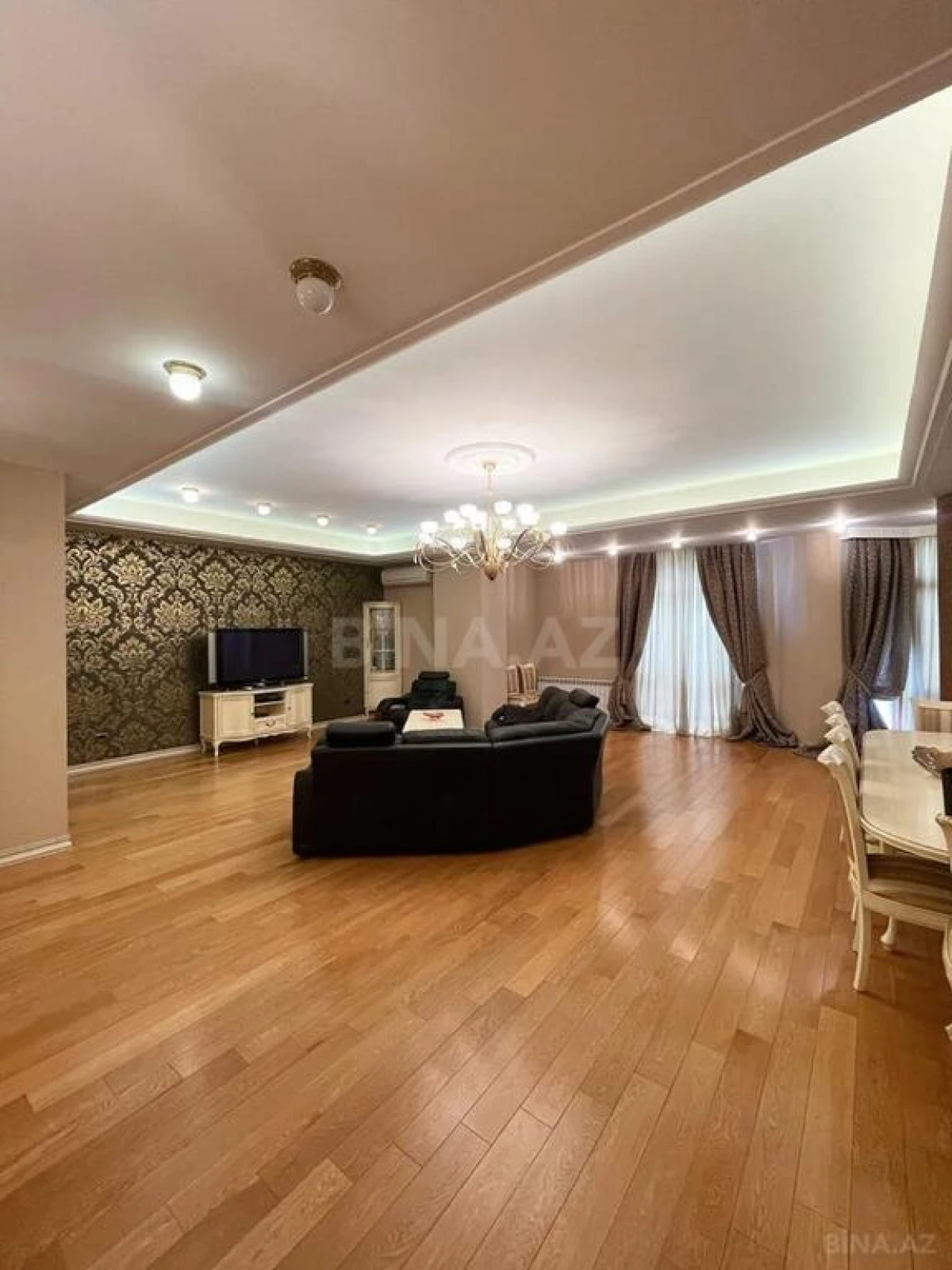 Satılır 4 otaqlı mənzil 231 m²