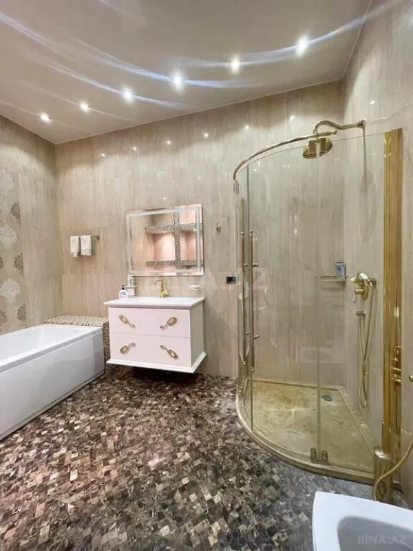 Satılır 4 otaqlı mənzil 231 m²