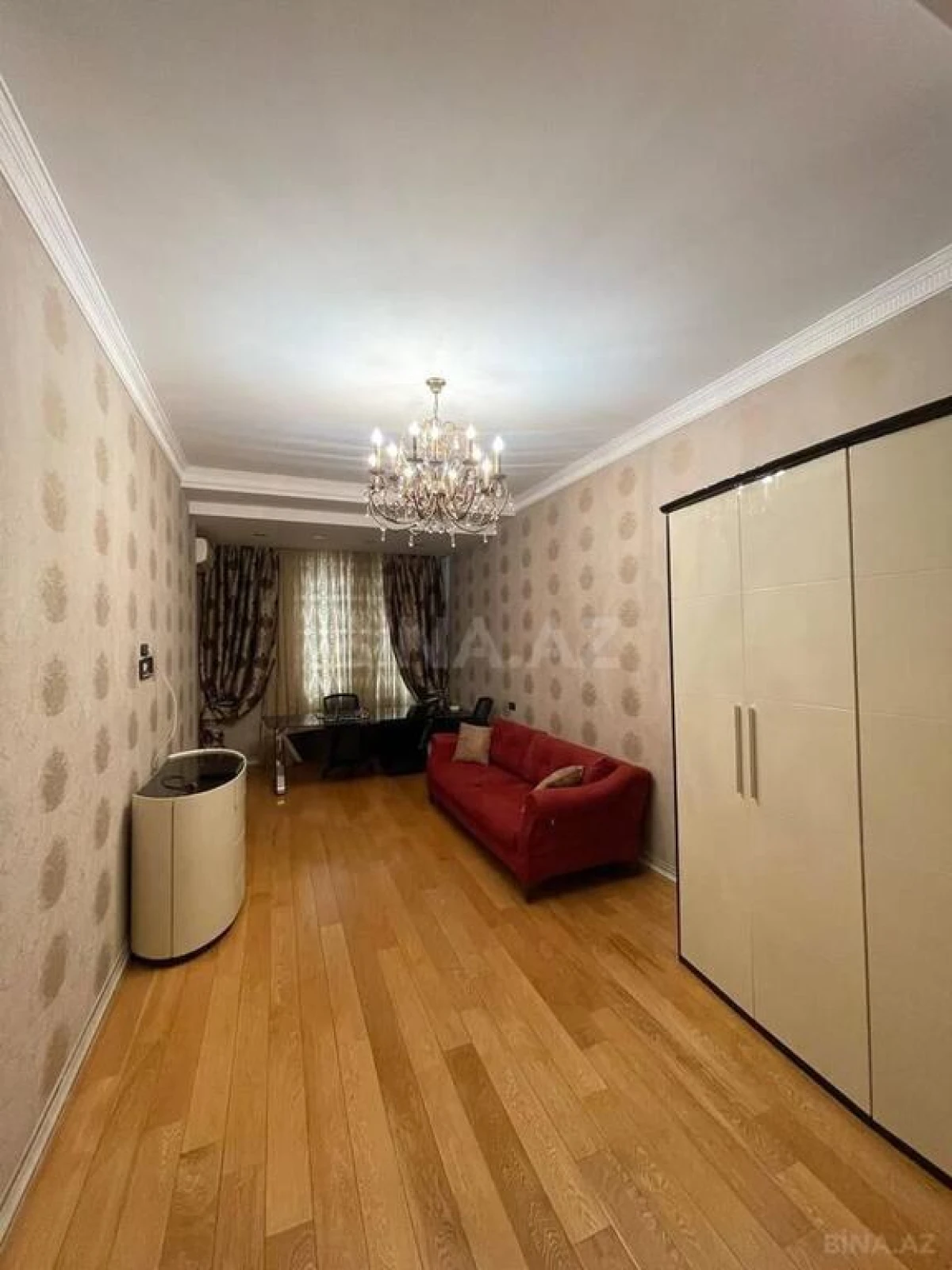 Satılır 4 otaqlı mənzil 231 m²