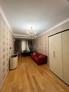 Satılır 4 otaqlı mənzil 231 m²