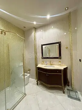 Satılır 4 otaqlı mənzil 231 m²