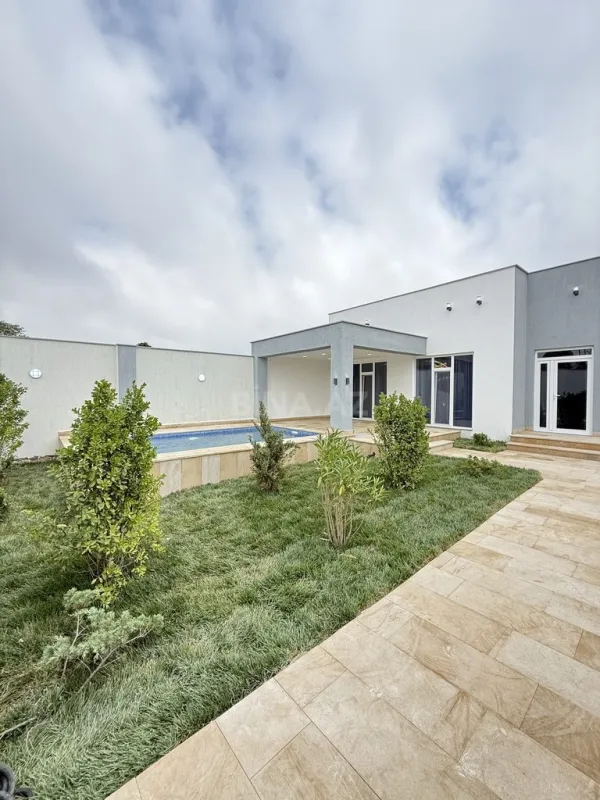 Satılır 4 otaqlı həyət evi 160 m²