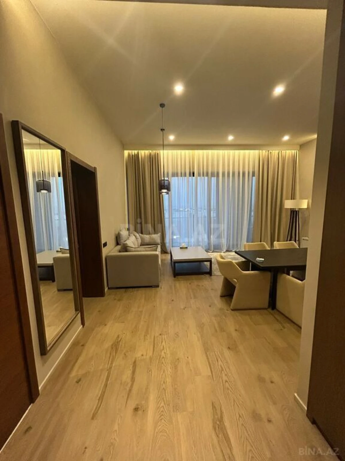 Kirayə verilir 2 otaqlı mənzil 70 m²