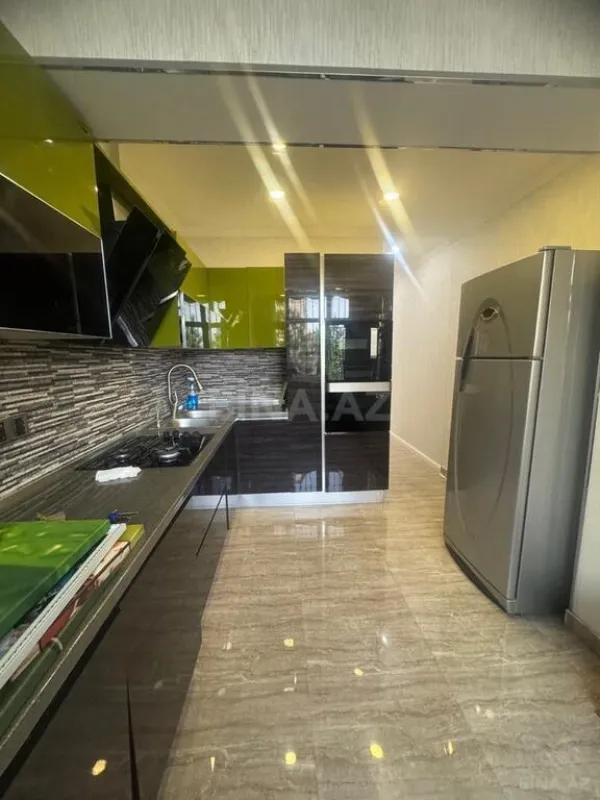 Satılır 4 otaqlı mənzil 100 m²