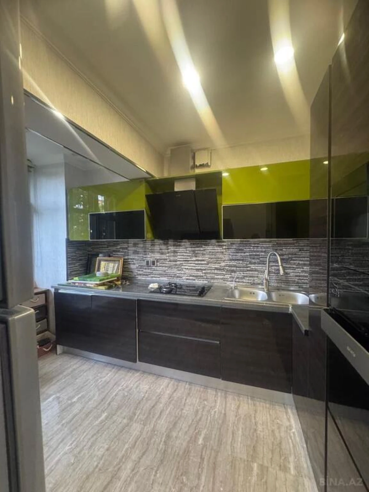 Satılır 4 otaqlı mənzil 100 m²