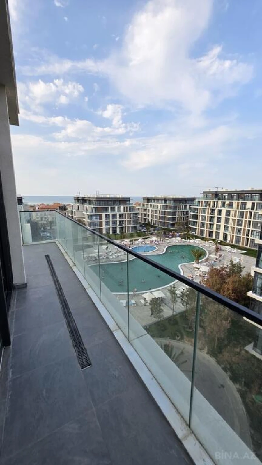 Kirayə verilir 2 otaqlı mənzil 103 m²