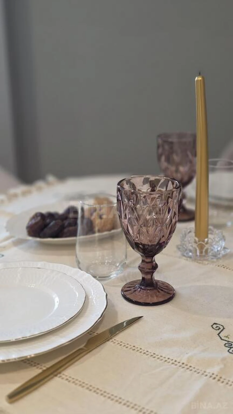 Kirayə verilir 2 otaqlı mənzil 103 m²