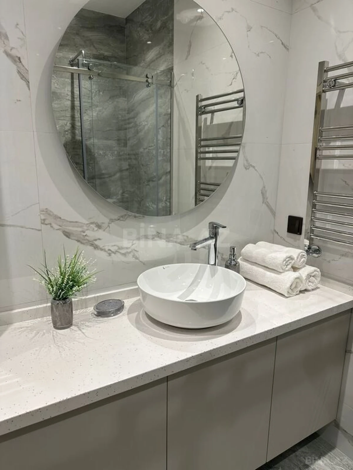 Kirayə verilir 2 otaqlı mənzil 95 m²