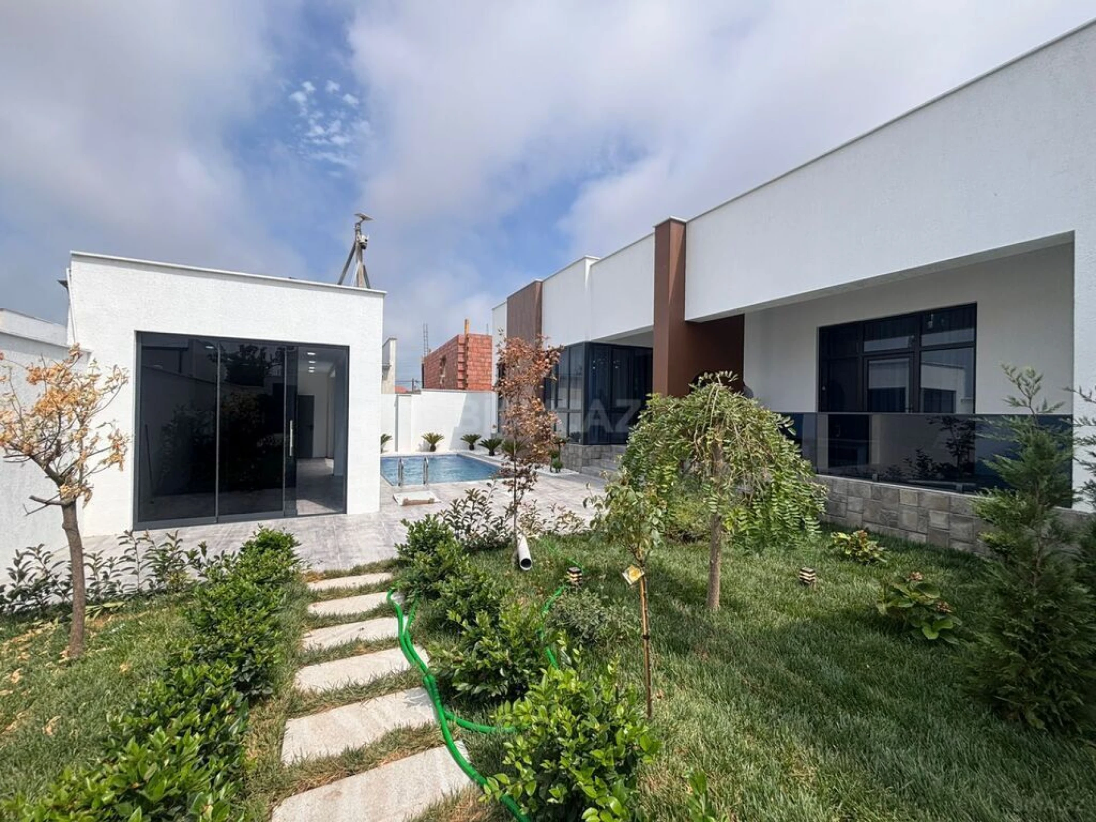 Satılır 4 otaqlı həyət evi 175 m²