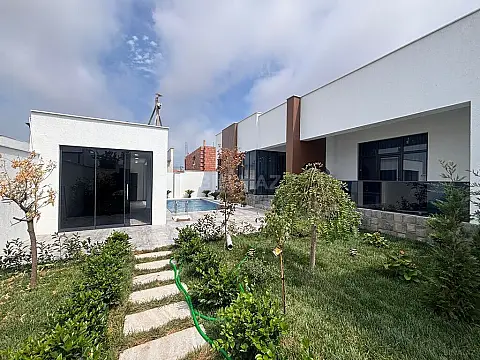 Satılır 4 otaqlı həyət evi 175 m²