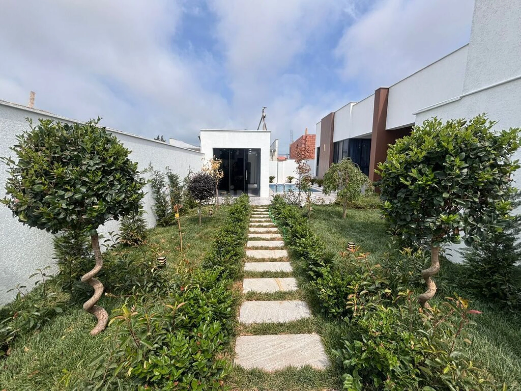 Satılır 4 otaqlı həyət evi 175 m²