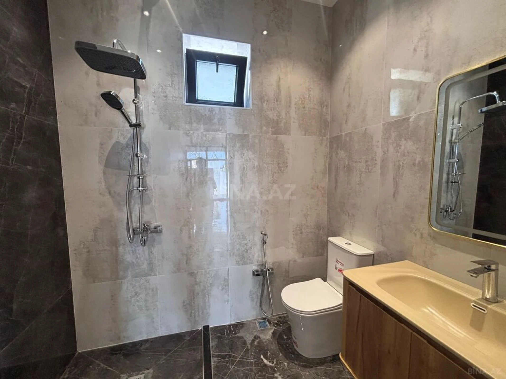 Satılır 4 otaqlı həyət evi 175 m²