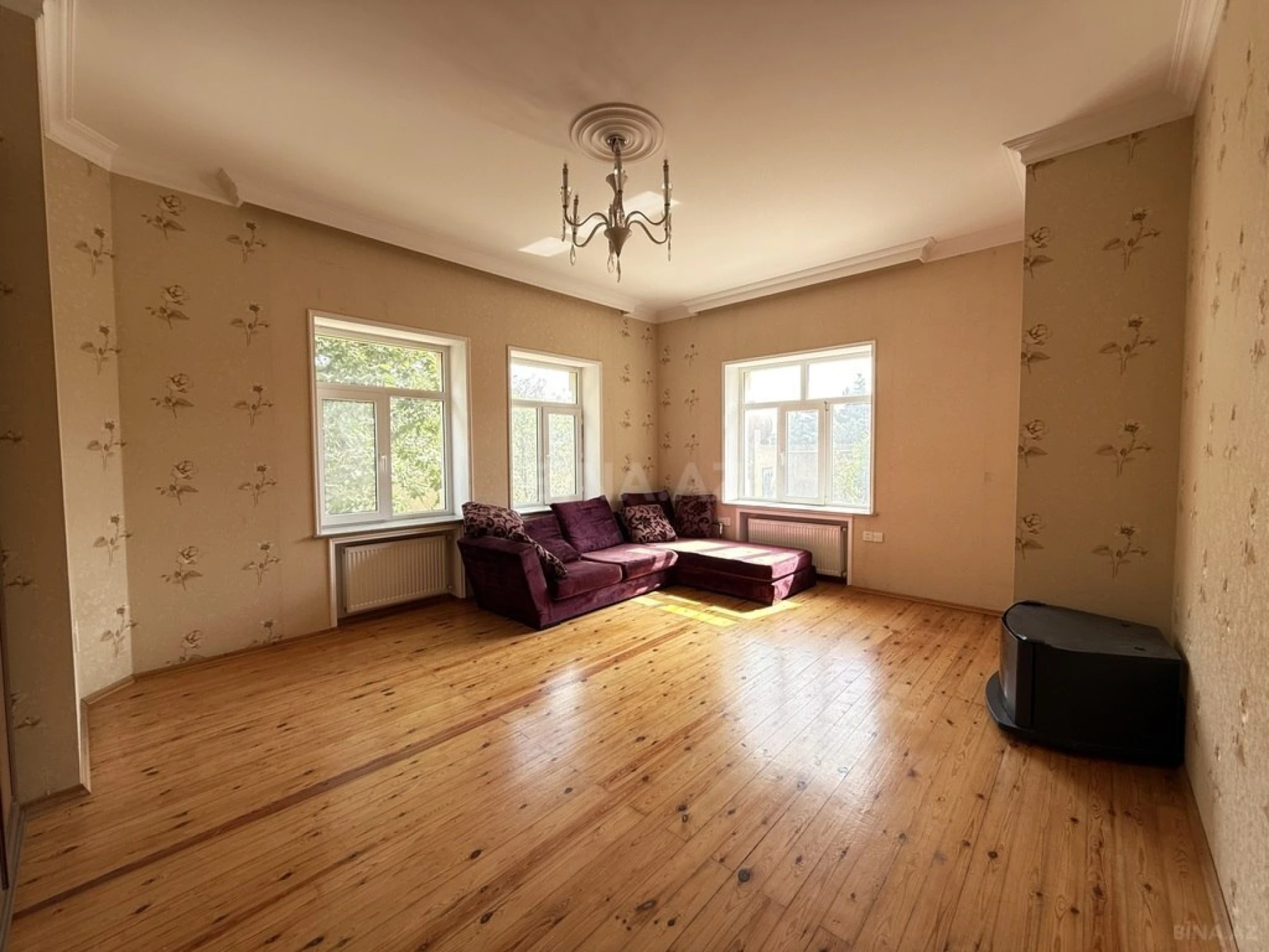 Satılır 8 otaqlı həyət evi 280 m²