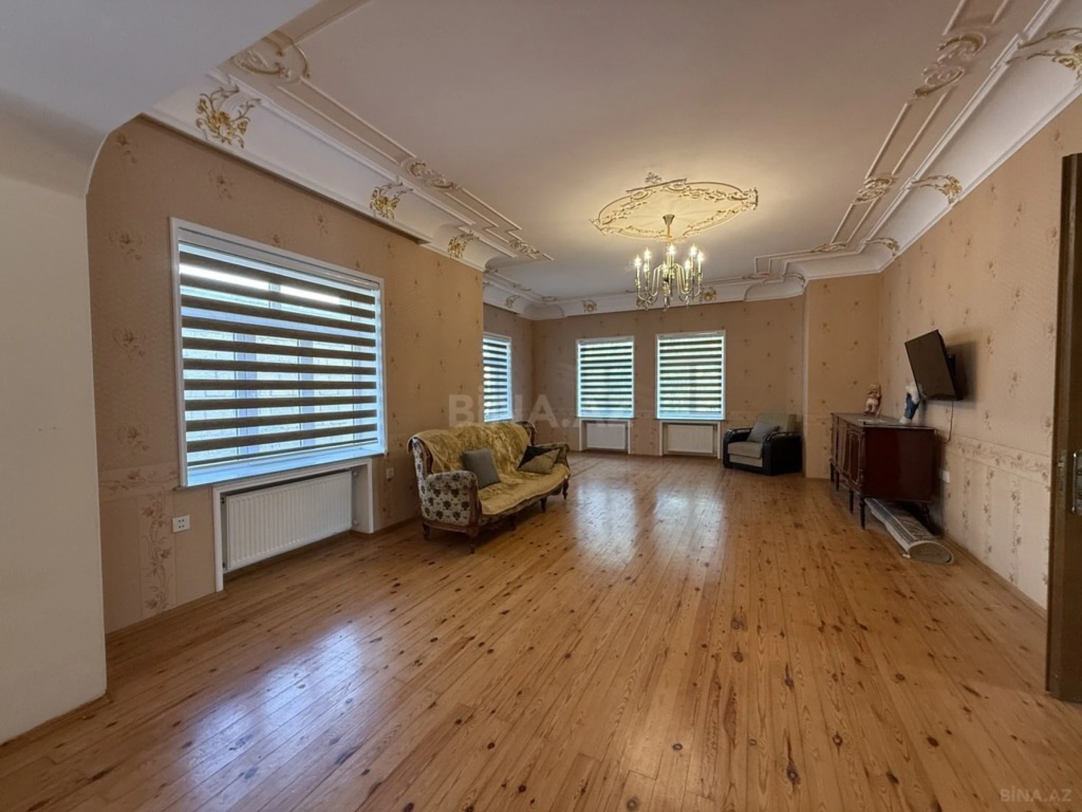 Satılır 8 otaqlı həyət evi 280 m²