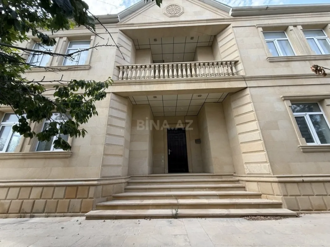 Satılır 8 otaqlı həyət evi 280 m²